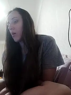 Snapshot of emeli_moon chatting on 18, 12, 2025 emeli moon online show from 18, 12, 2025