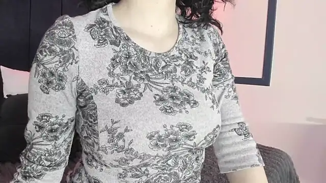 Snapshot of Adeelinee chatting on 11, 12, 2024 Adeelinee online show from 11, 12, 2024