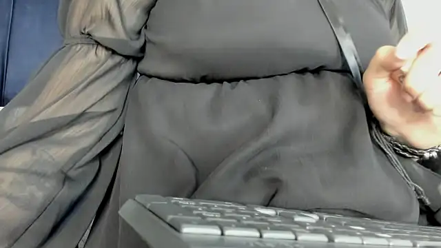 Snapshot of Adeelinee chatting on 31, 1, 2025 Adeelinee online show from 31, 1, 2025