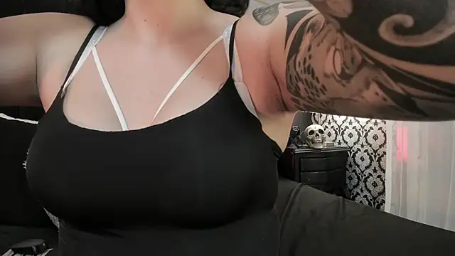 Adeelinee online show from 13, 11, 2025