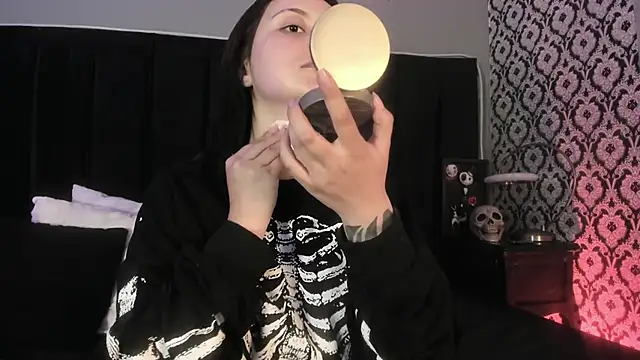 Adeelinee online show from 9, 3, 2026