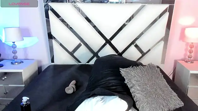 AnyyJones online show from 8, 3, 2025