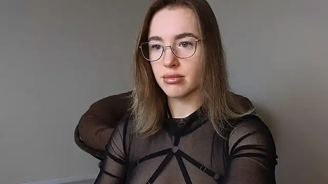 QueenTeeKay online show from 5, 3, 2025