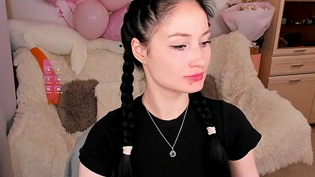 LisaMooore online show from 7, 2, 2026