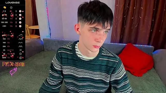 Snapshot of Aaron_Boom chatting on 27, 10, 2025 Aaron Boom online show from 27, 10, 2025