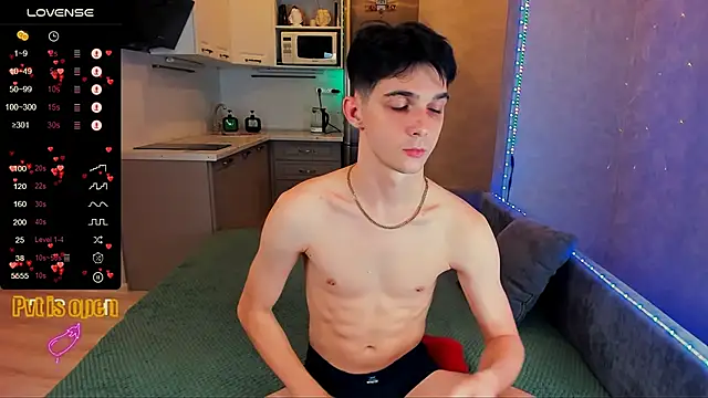 Snapshot of Aaron_Boom chatting on 31, 10, 2025 Aaron Boom online show from 31, 10, 2025