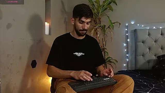 Snapshot of Mr_WhiteCock chatting on 17, 2, 2025 Mr WhiteCock online show from 17, 2, 2025