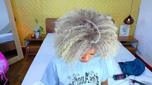 Squirter pussybomb online show from 18, 12, 2024