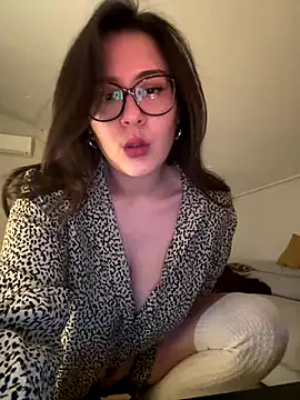 Its Jade online show from 2, 12, 2025