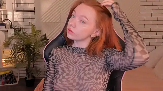 foxyMistrees online show from 2, 12, 2024
