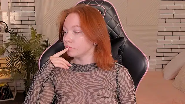 foxyMistrees online show from 4, 12, 2024