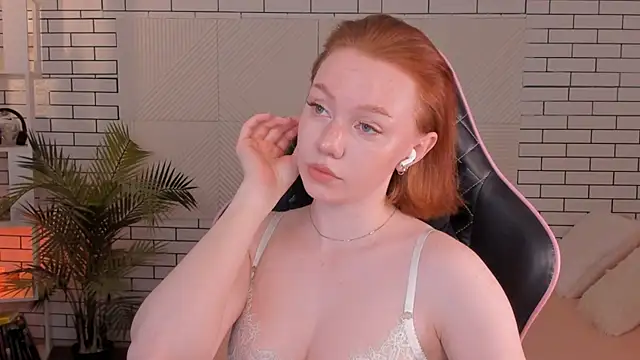 foxyMistrees online show from 15, 12, 2024