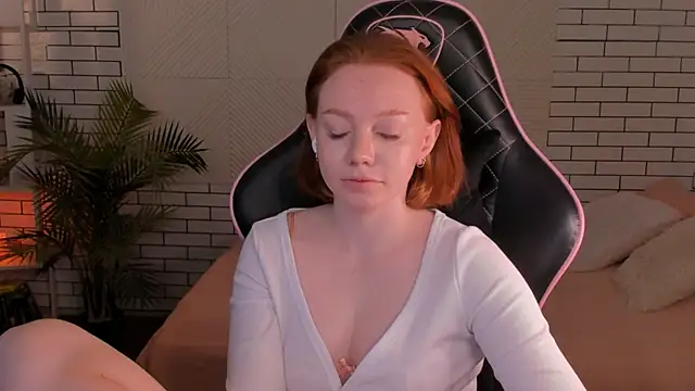 foxyMistrees online show from 18, 12, 2024