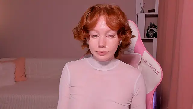 foxyMistrees online show from 5, 1, 2025