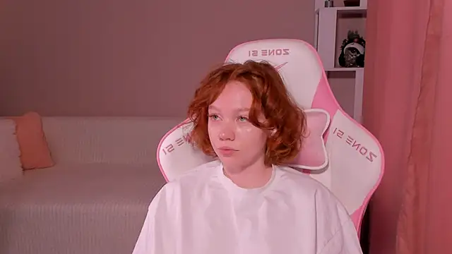 foxyMistrees online show from 10, 1, 2025