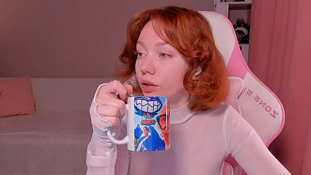foxyMistrees online show from 3, 2, 2025