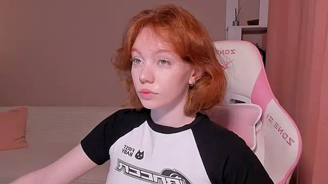 foxyMistrees online show from 6, 2, 2025