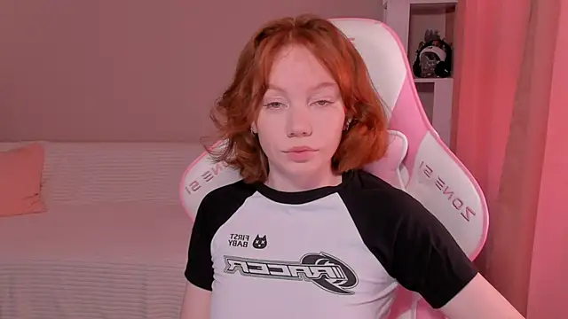 foxyMistrees online show from 6, 2, 2025