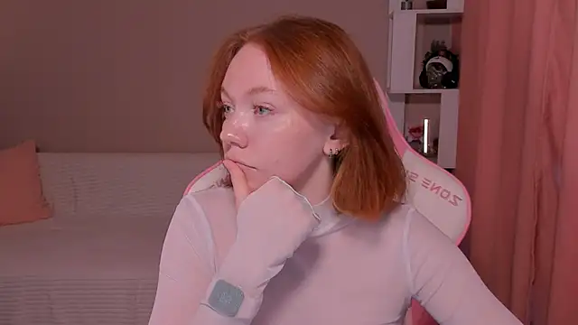 foxyMistrees online show from 9, 2, 2025