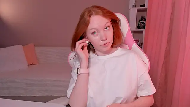 foxyMistrees online show from 18, 2, 2025