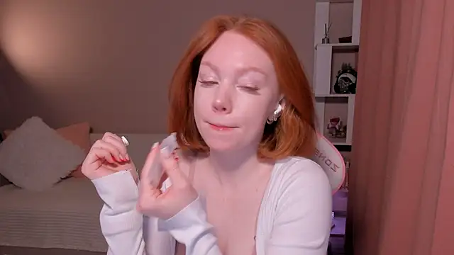 foxyMistrees online show from 19, 2, 2025