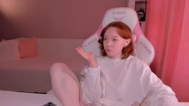 foxyMistrees online show from 10, 3, 2025