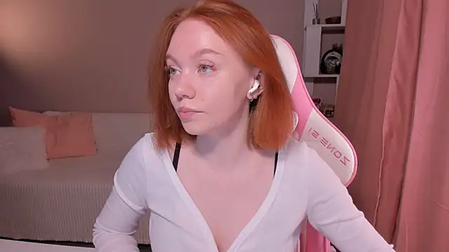 foxyMistrees online show from 13, 3, 2025