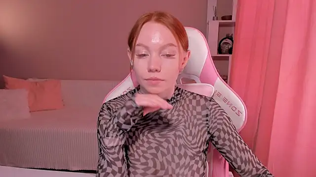 foxyMistrees online show from 13, 3, 2025