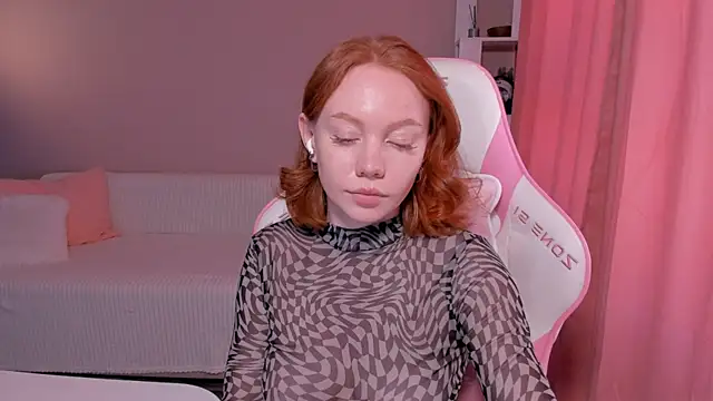 foxyMistrees online show from 22, 3, 2025