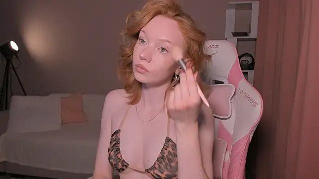 foxyMistrees online show from 8, 9, 2025