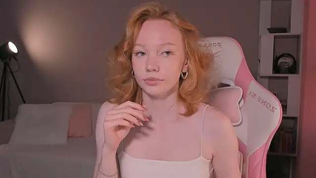 foxyMistrees online show from 15, 9, 2025