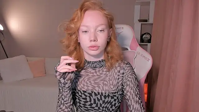 foxyMistrees online show from 4, 10, 2025
