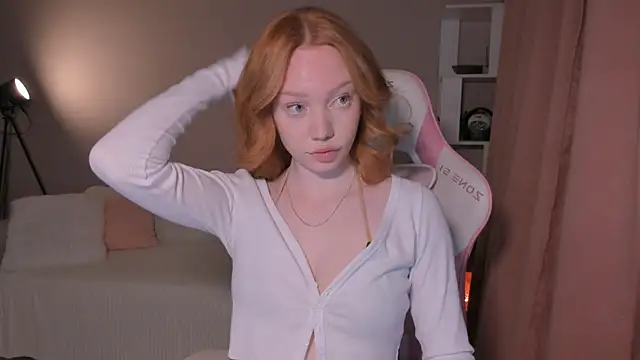 foxyMistrees online show from 5, 10, 2025