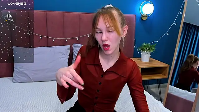 Snapshot of VanillaKelly chatting on 5, 2, 2025 VanillaKelly online show from 5, 2, 2025