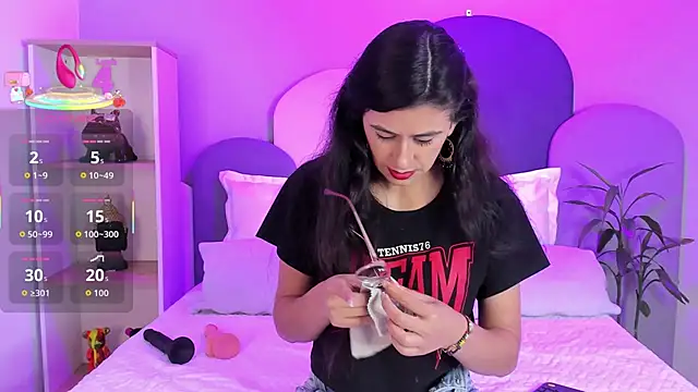 Snapshot of SophieGomez22 chatting on 21, 11, 2025 SophieGomez22 online show from 21, 11, 2025