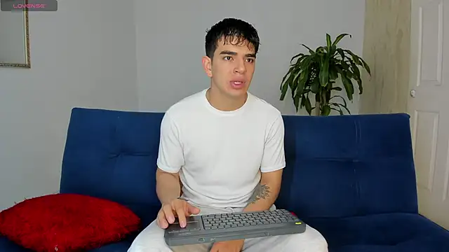 Snapshot of Ares_Johnson chatting on 27, 10, 2025 Ares Johnson online show from 27, 10, 2025