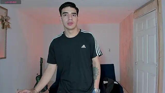 Snapshot of Ares_Johnson chatting on 6, 11, 2025 Ares Johnson online show from 6, 11, 2025