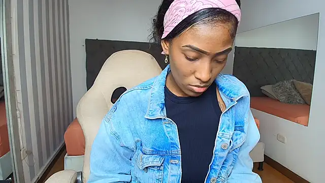 Snapshot of rebeca_cortez_ chatting on 28, 1, 2025 rebeca cortez online show from 28, 1, 2025