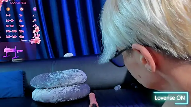 Snapshot of RosaCatalleya chatting on 7, 10, 2025 RosaCatalleya online show from 7, 10, 2025