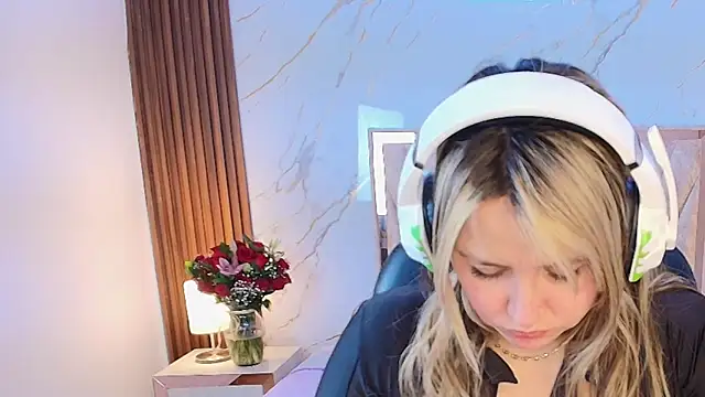 Annie mone online show from 20, 2, 2026