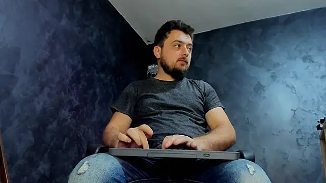 Snapshot of Master_Mark_Wayne chatting on 15, 12, 2025 Master Mark Wayne online show from 15, 12, 2025