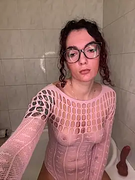 Snapshot of Strawberry_queen91 chatting on 6, 3, 2025 Strawberry queen91 online show from 6, 3, 2025