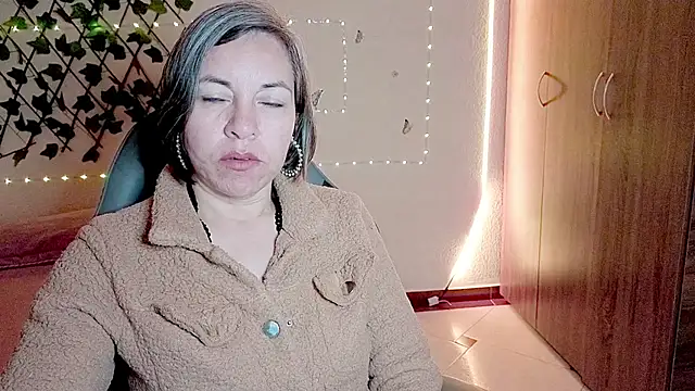 Lady breaks hearts online show from 19, 11, 2025