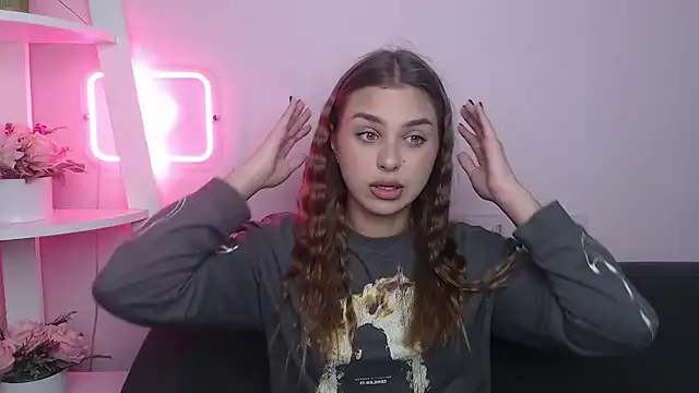 Snapshot of MilanaAngelAs chatting on 12, 10, 2025 MilanaAngelAs online show from 12, 10, 2025