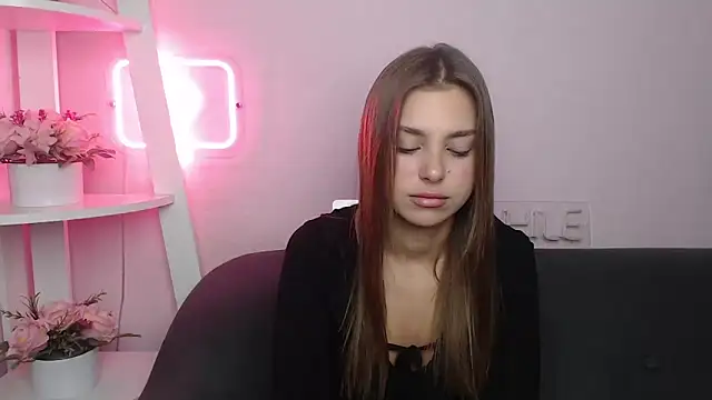 Snapshot of MilanaAngelAs chatting on 13, 10, 2025 MilanaAngelAs online show from 13, 10, 2025