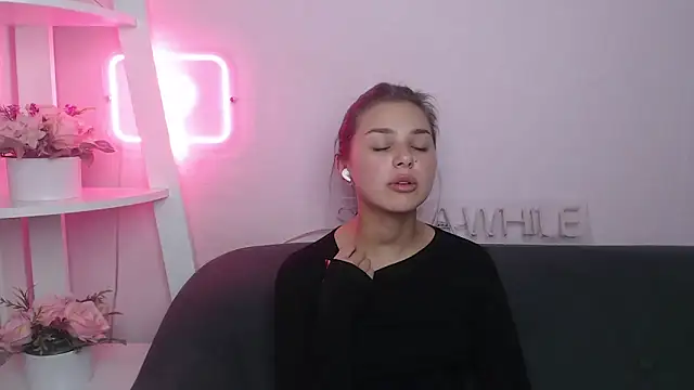 Snapshot of MilanaAngelAs chatting on 18, 10, 2025 MilanaAngelAs online show from 18, 10, 2025