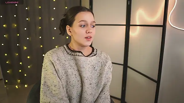 Addelin Moon online show from 18, 1, 2025