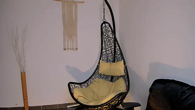 Snapshot of Nina-monroe chatting on 11, 12, 2024 Nina-monroe online show from 11, 12, 2024