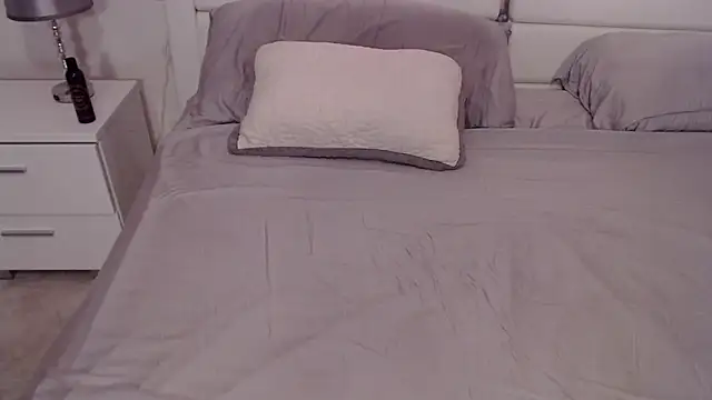 Walkingboots online show from 10, 3, 2025