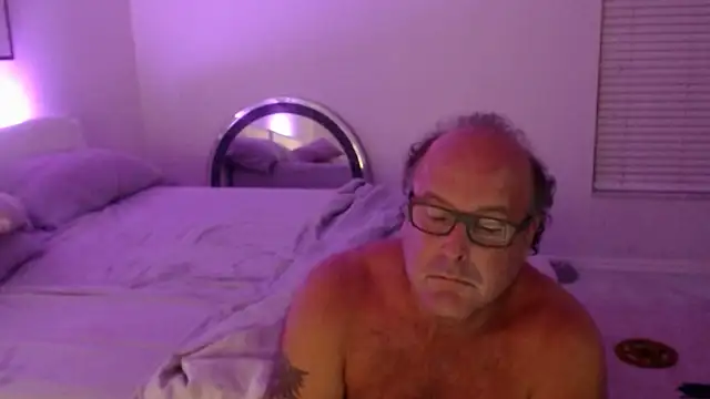 Walkingboots online show from 11, 9, 2025